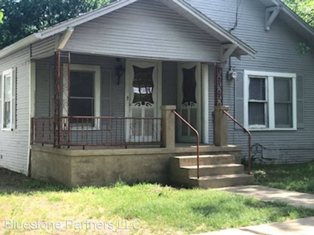 House for rent at 1006 E Thomas St, Sherman, TX 75090