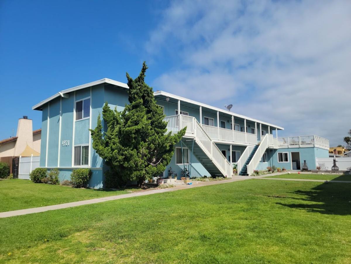 Apartment for rent at 4921 Nautilus St, Oxnard, CA 93035