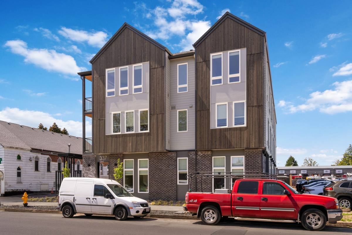 Apartment for rent at 337 SE 4th Ave, Hillsboro, OR 97123