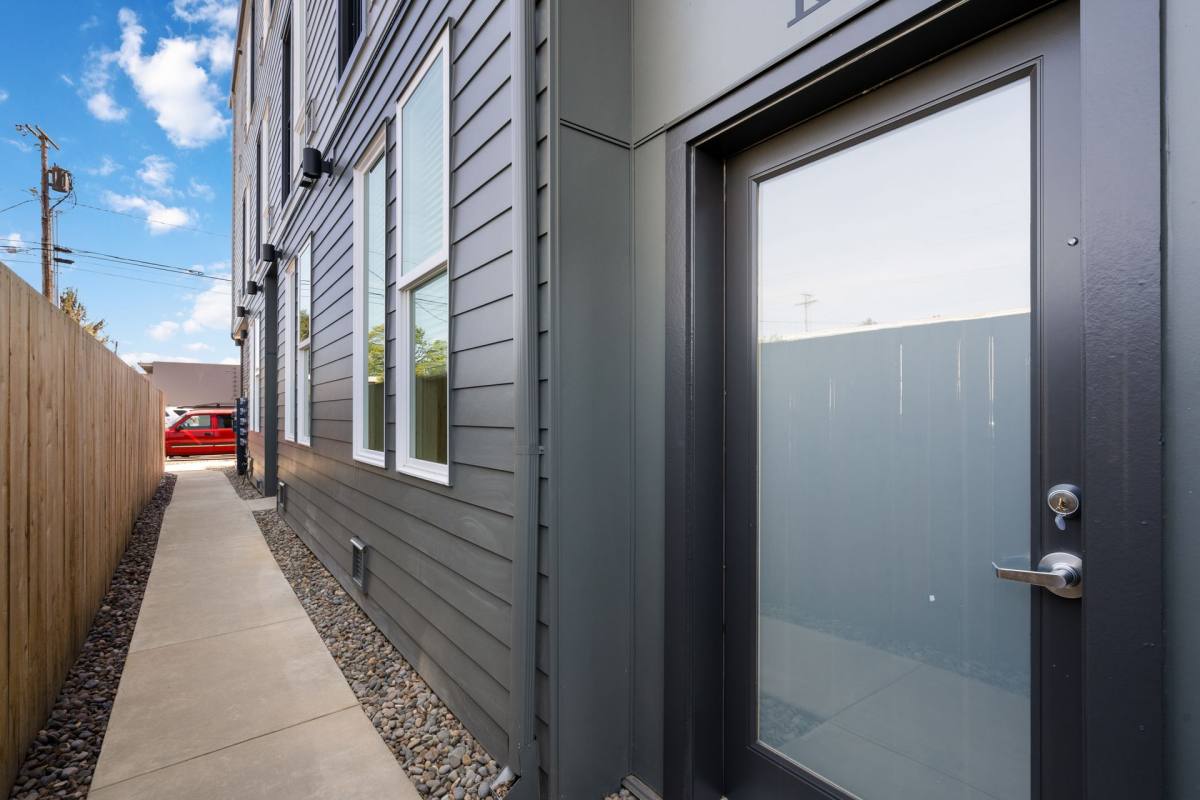 Apartment for rent at 337 SE 4th Ave, Hillsboro, OR 97123