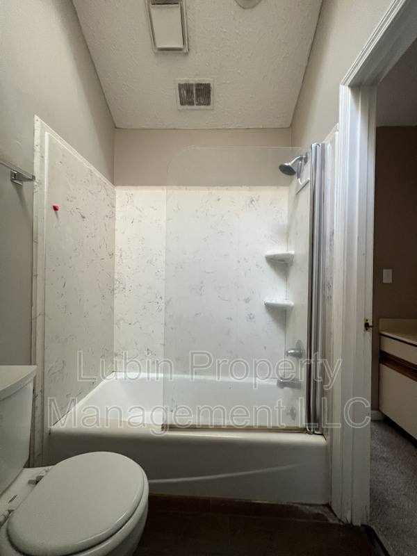 Condo for rent at 72 N McLean Blvd, Memphis, TN 38104