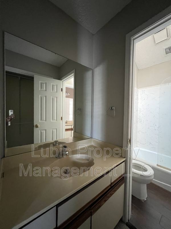 Condo for rent at 72 N McLean Blvd, Memphis, TN 38104