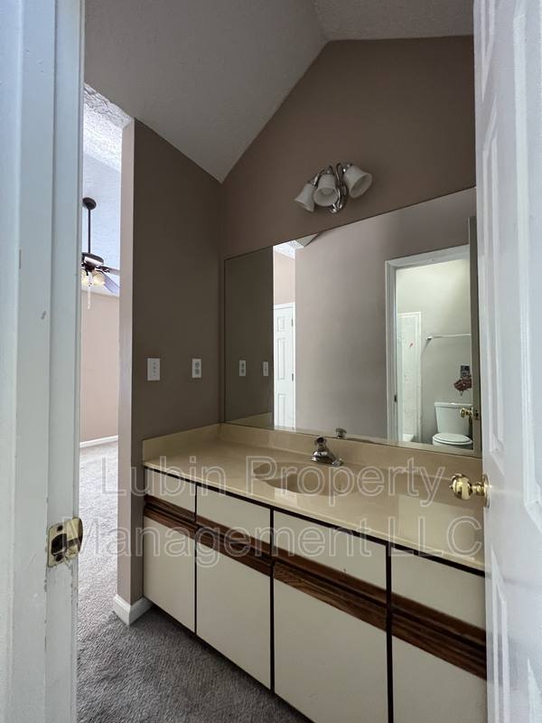 Condo for rent at 72 N McLean Blvd, Memphis, TN 38104