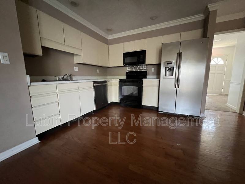 Condo for rent at 72 N McLean Blvd, Memphis, TN 38104