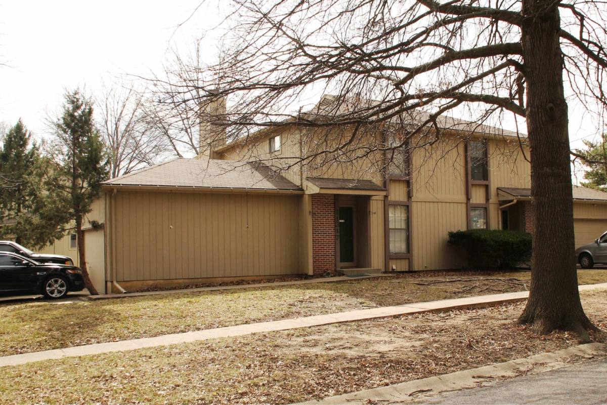 Townhouse for rent at 7122 King St, Shawnee, KS 66203