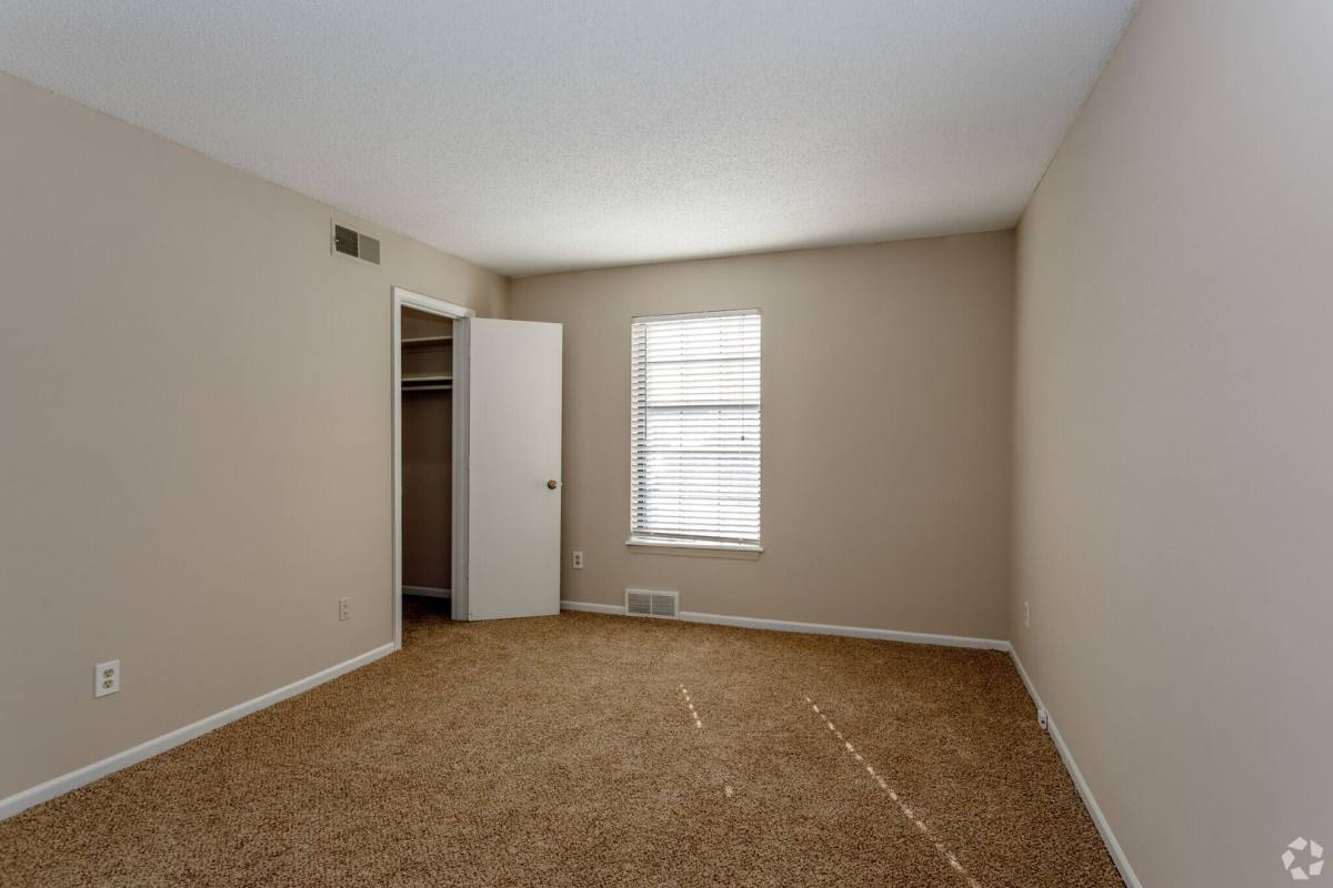 Townhouse for rent at 7122 King St, Shawnee, KS 66203