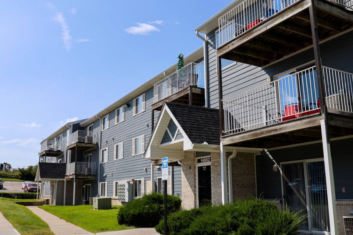 Apartment for rent at 1106 Grenoble Dr, Bellevue, NE 68123