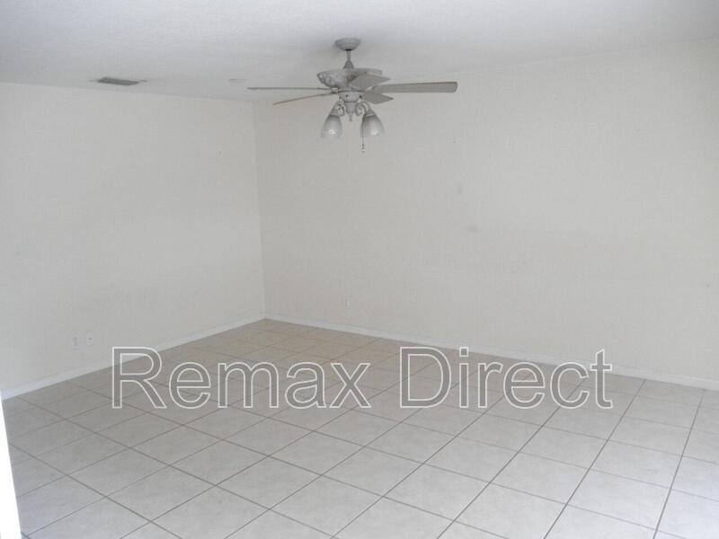 Townhouse for rent at 876 Summit Lake Dr, West Palm Beach, FL 33406