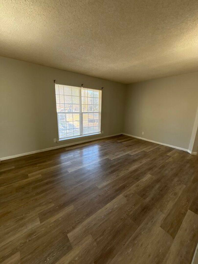 Apartment for rent at 2014 S Elm St, Pittsburg, KS 66762