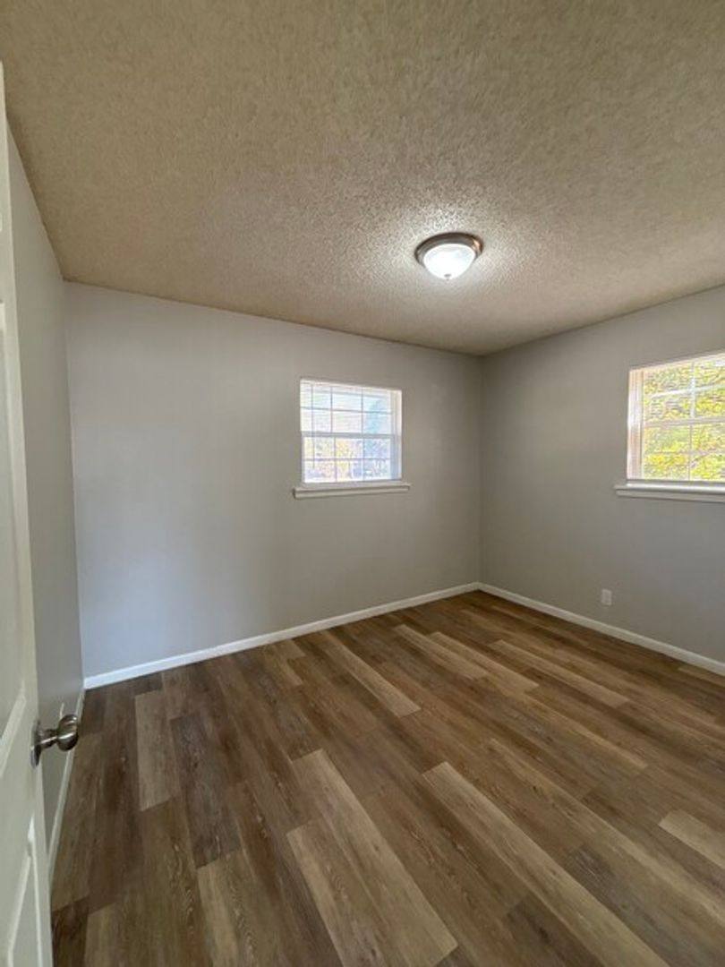 Apartment for rent at 2014 S Elm St, Pittsburg, KS 66762