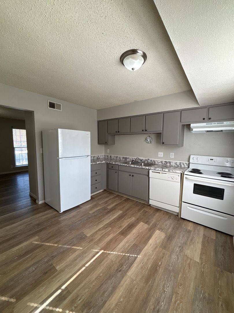 Apartment for rent at Ashford Park, 2014 S Elm St, Pittsburg, KS 66762