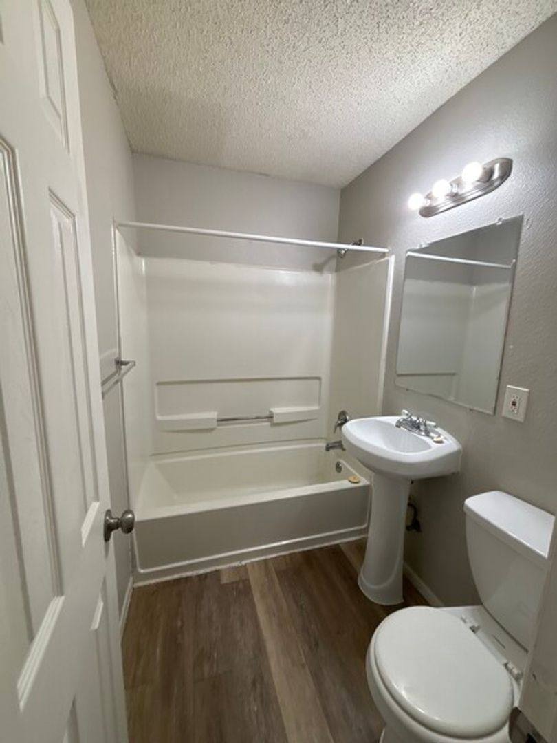 Apartment for rent at 2014 S Elm St, Pittsburg, KS 66762