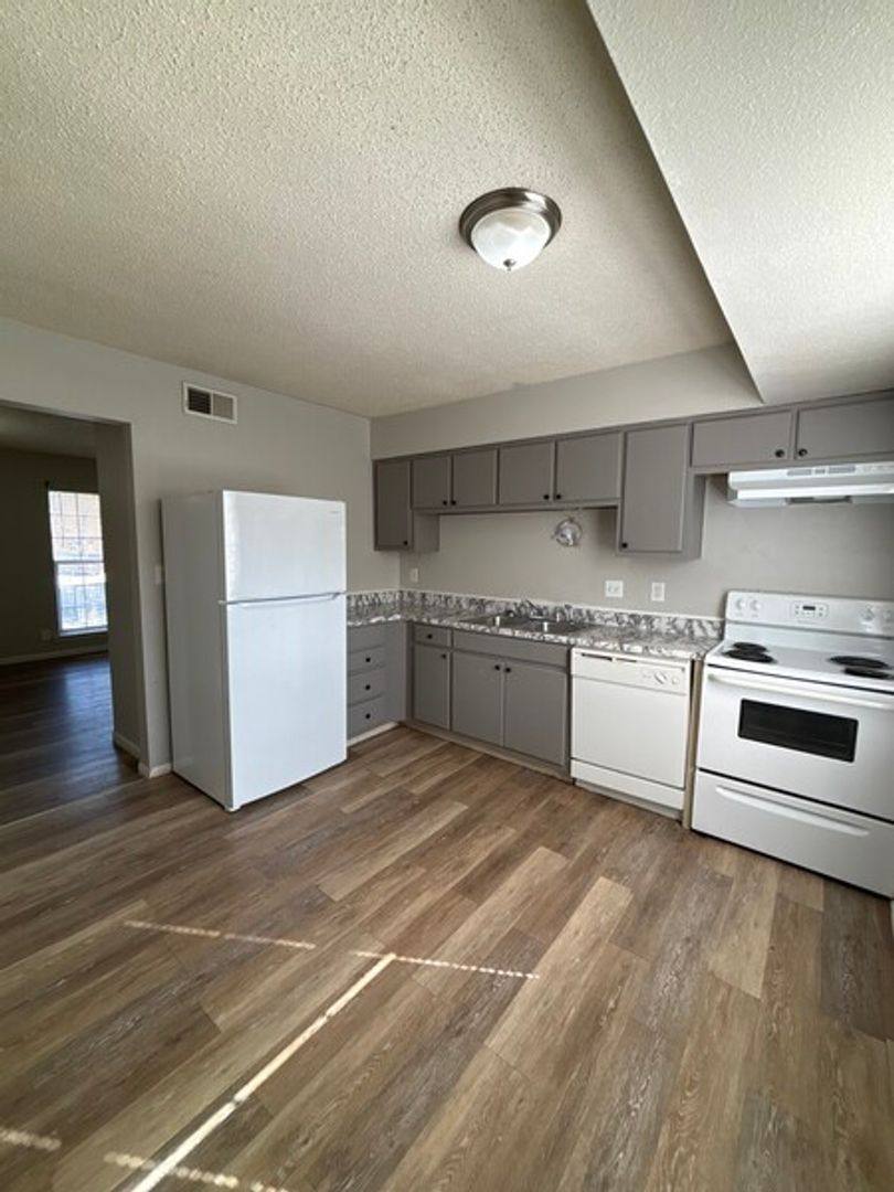 Apartment for rent at 2014 S Elm St, Pittsburg, KS 66762