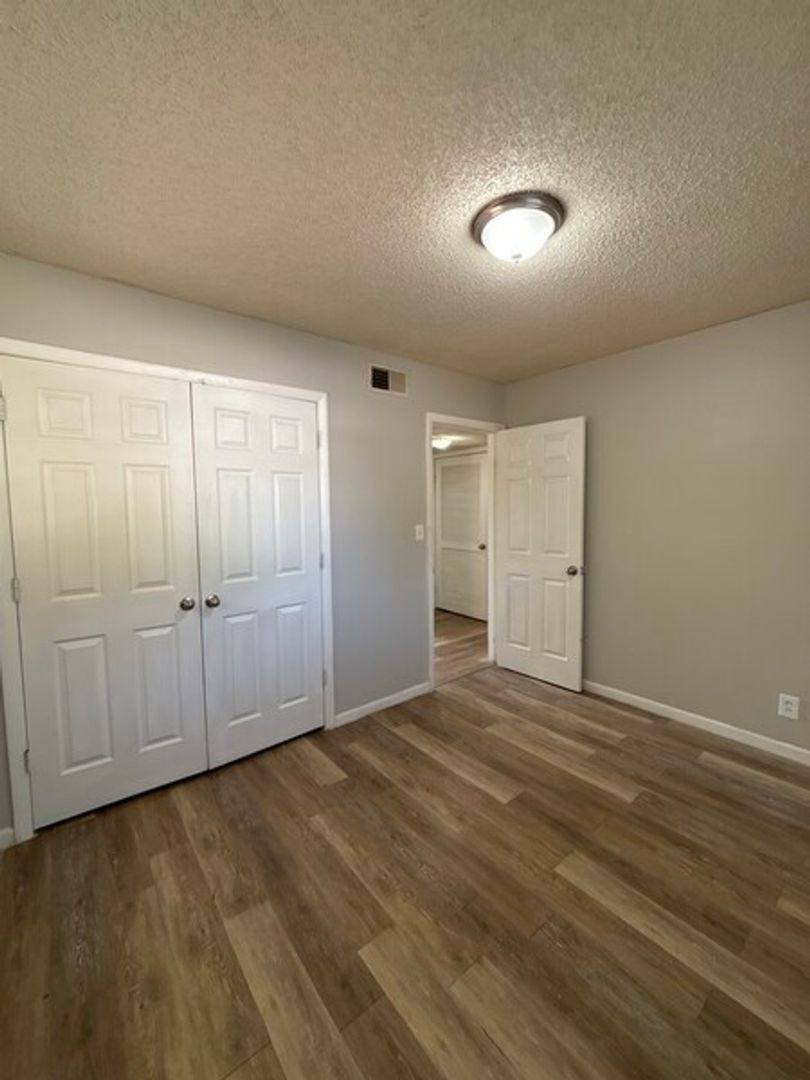 Apartment for rent at 2014 S Elm St, Pittsburg, KS 66762