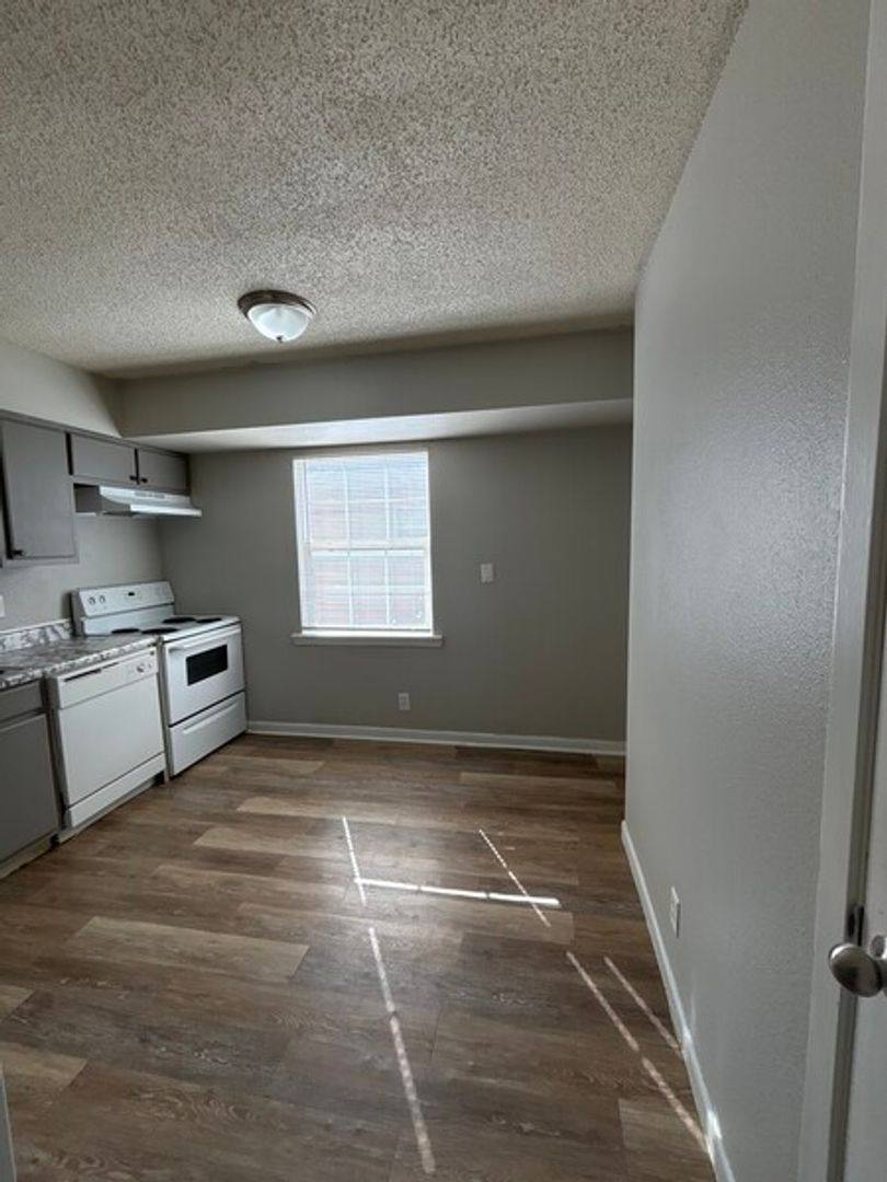 Apartment for rent at 2014 S Elm St, Pittsburg, KS 66762
