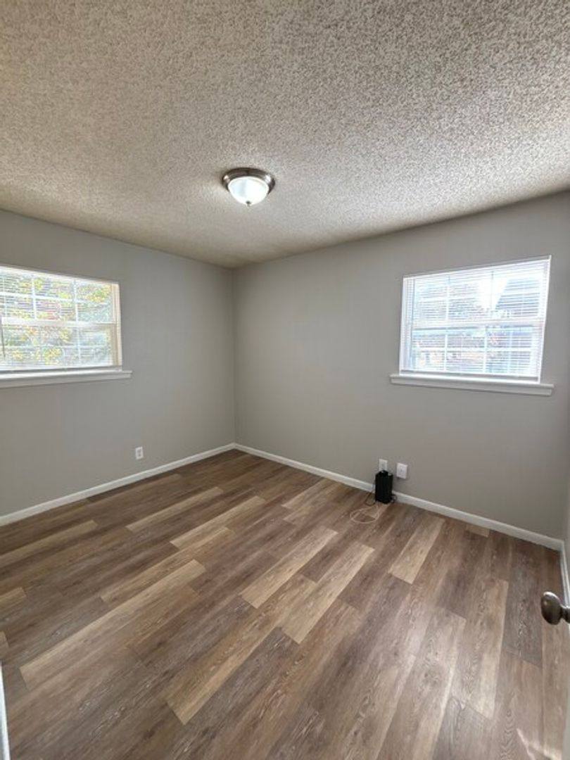 Apartment for rent at 2014 S Elm St, Pittsburg, KS 66762