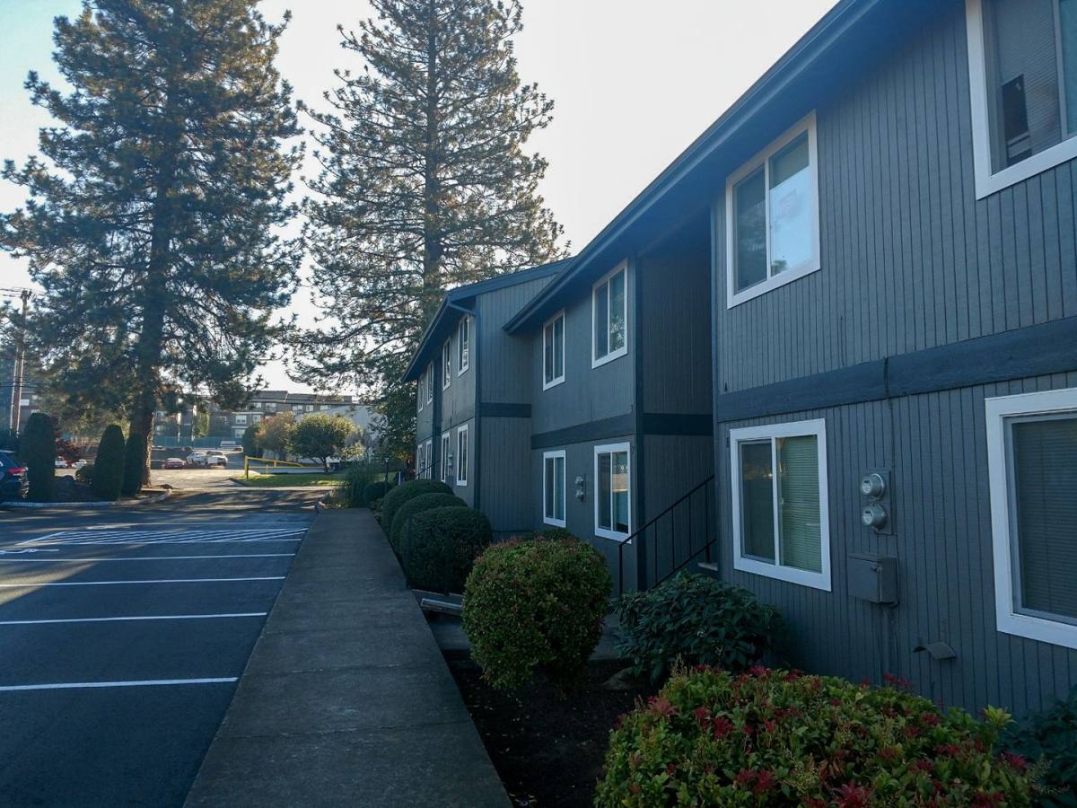 Apartment for rent at 5463-5487 Commercial St SE, Salem, OR 97306