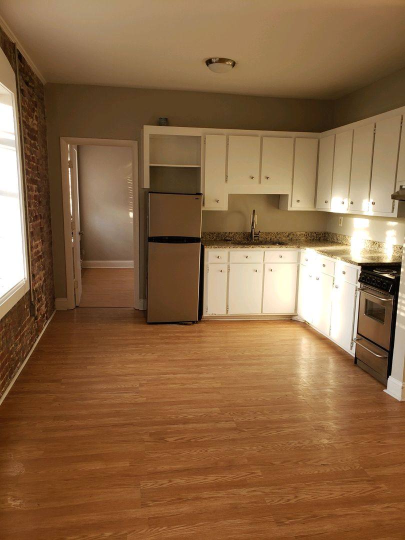 Apartment for rent at 76 Nassau St, Charleston, SC 29403