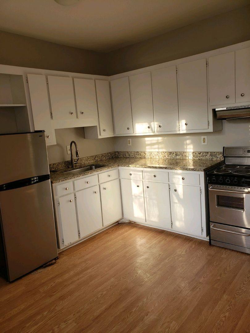 Apartment for rent at 76 Nassau St, Charleston, SC 29403