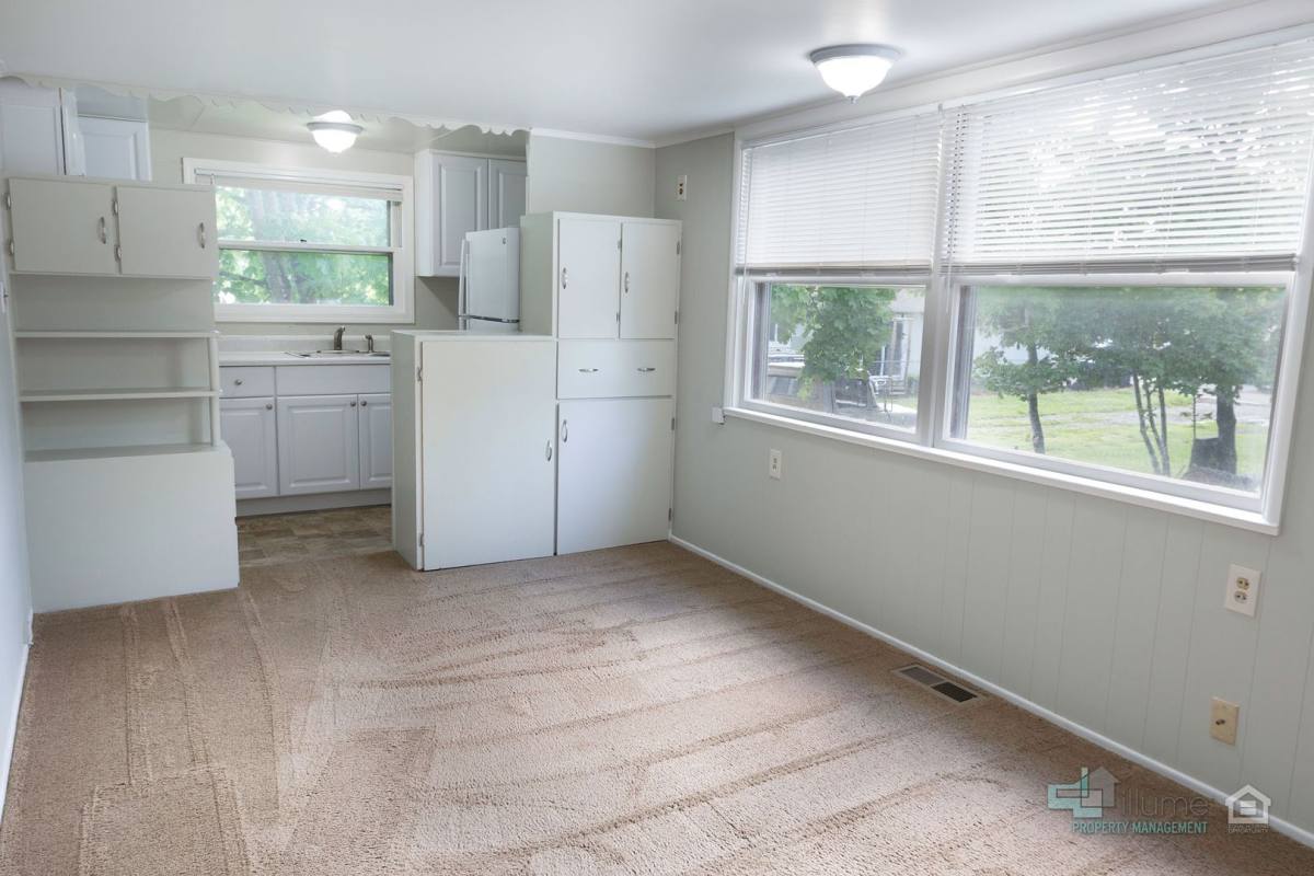 Apartment for rent at 365 16th St SE, Salem, OR 97301