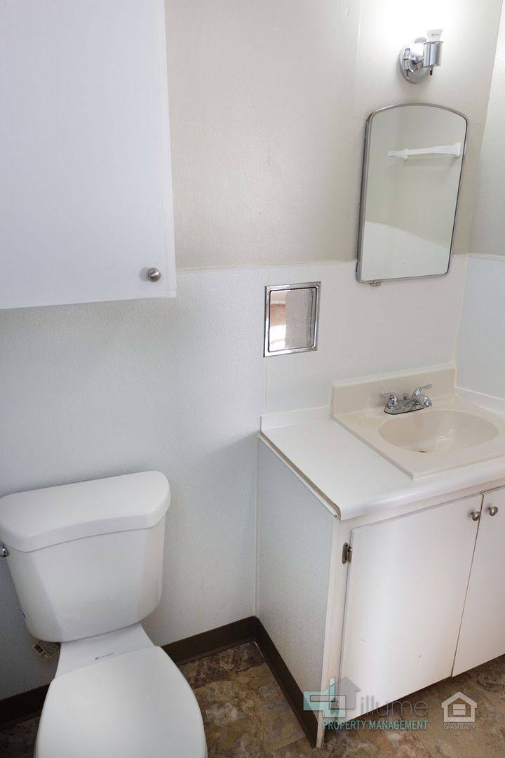 Apartment for rent at 365 16th St SE, Salem, OR 97301