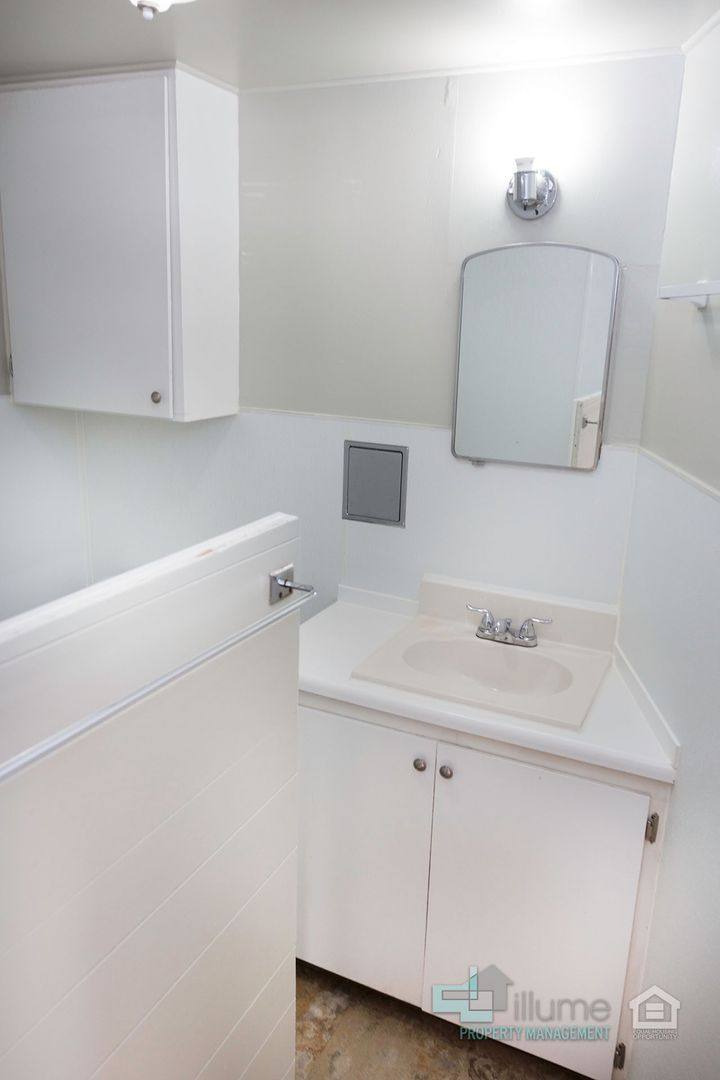 Apartment for rent at 365 16th St SE, Salem, OR 97301