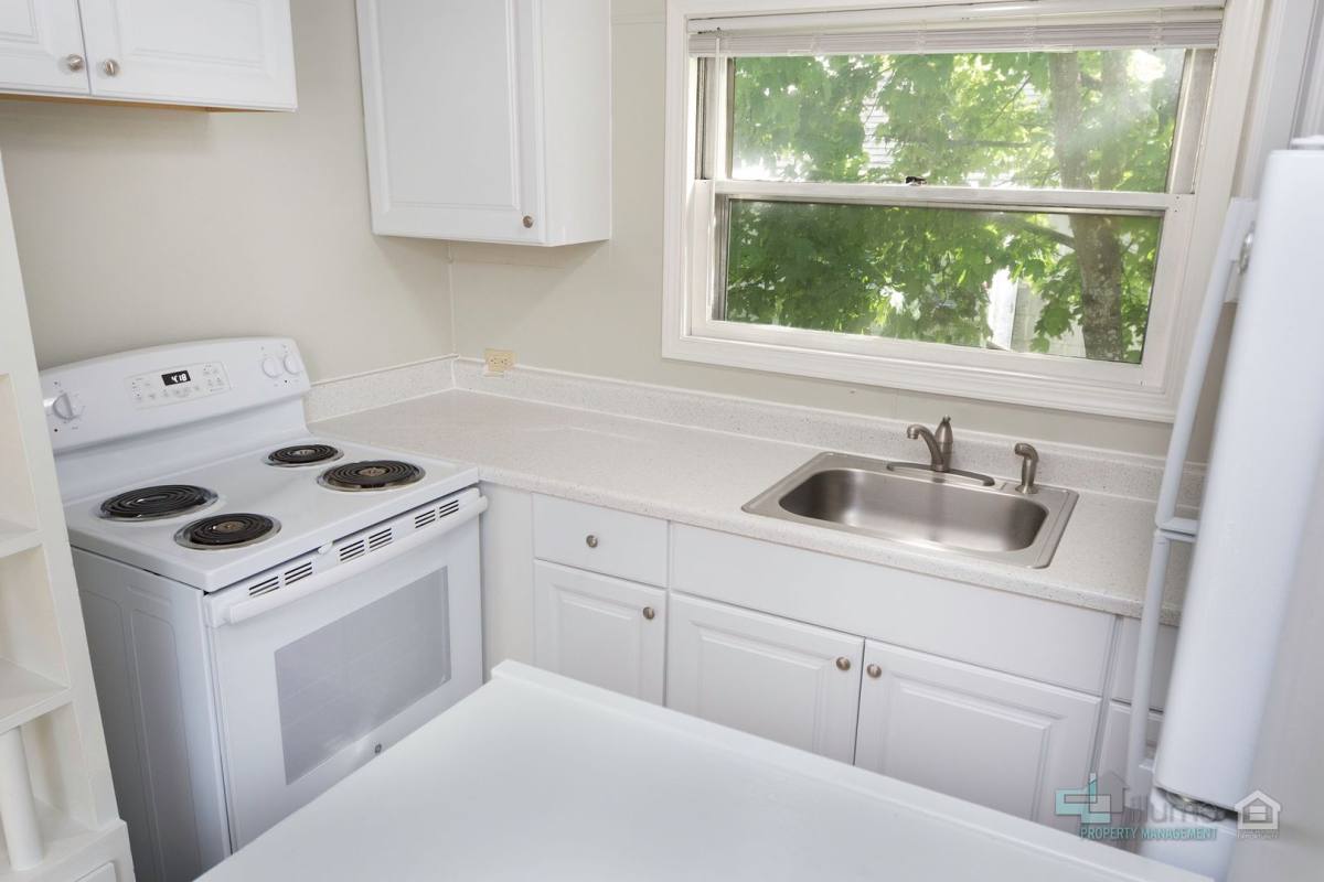 Apartment for rent at 365 16th St SE, Salem, OR 97301