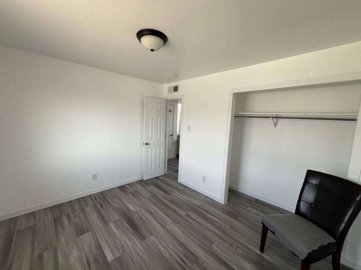 530-540 S Yarbrough, El Paso, TX 79915 - Apartment For Rent - Image 8