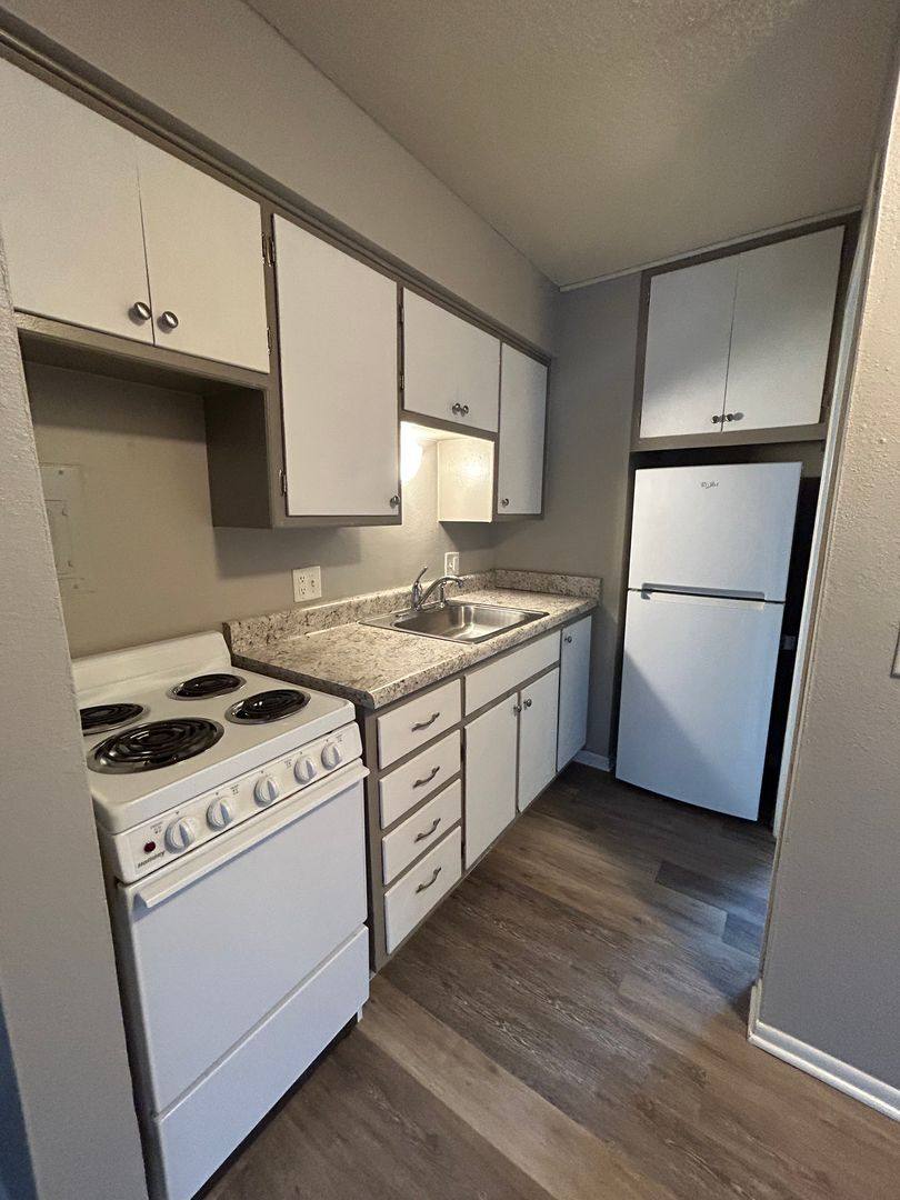 Apartment for rent at 2125 Indianola Ave, Des Moines, IA 50315