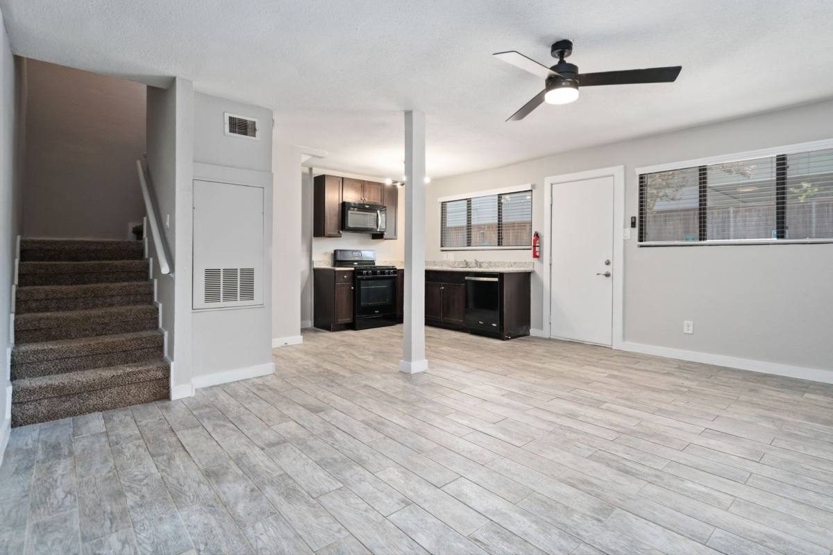 Apartment for rent at 1423 Kipling St, Houston, TX 77006