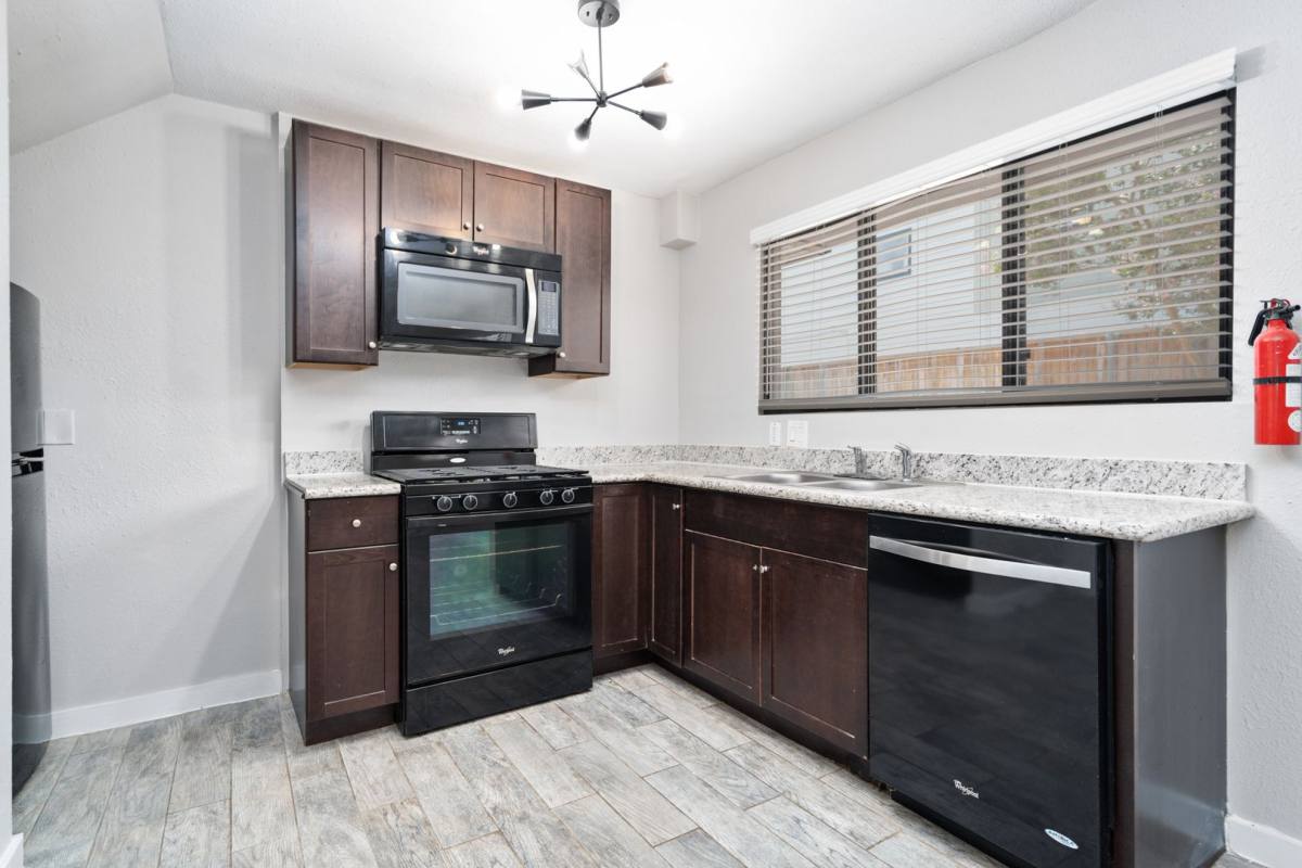 Apartment for rent at 1423 Kipling St, Houston, TX 77006