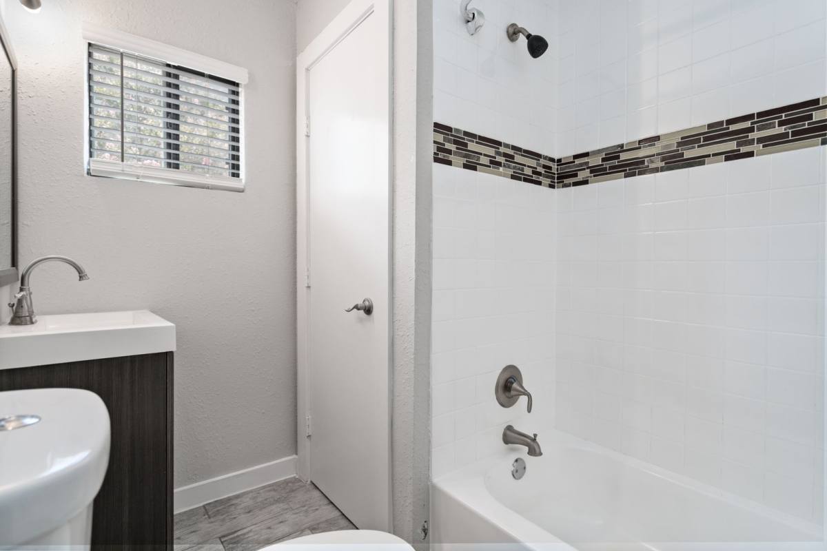 Apartment for rent at 1423 Kipling St, Houston, TX 77006