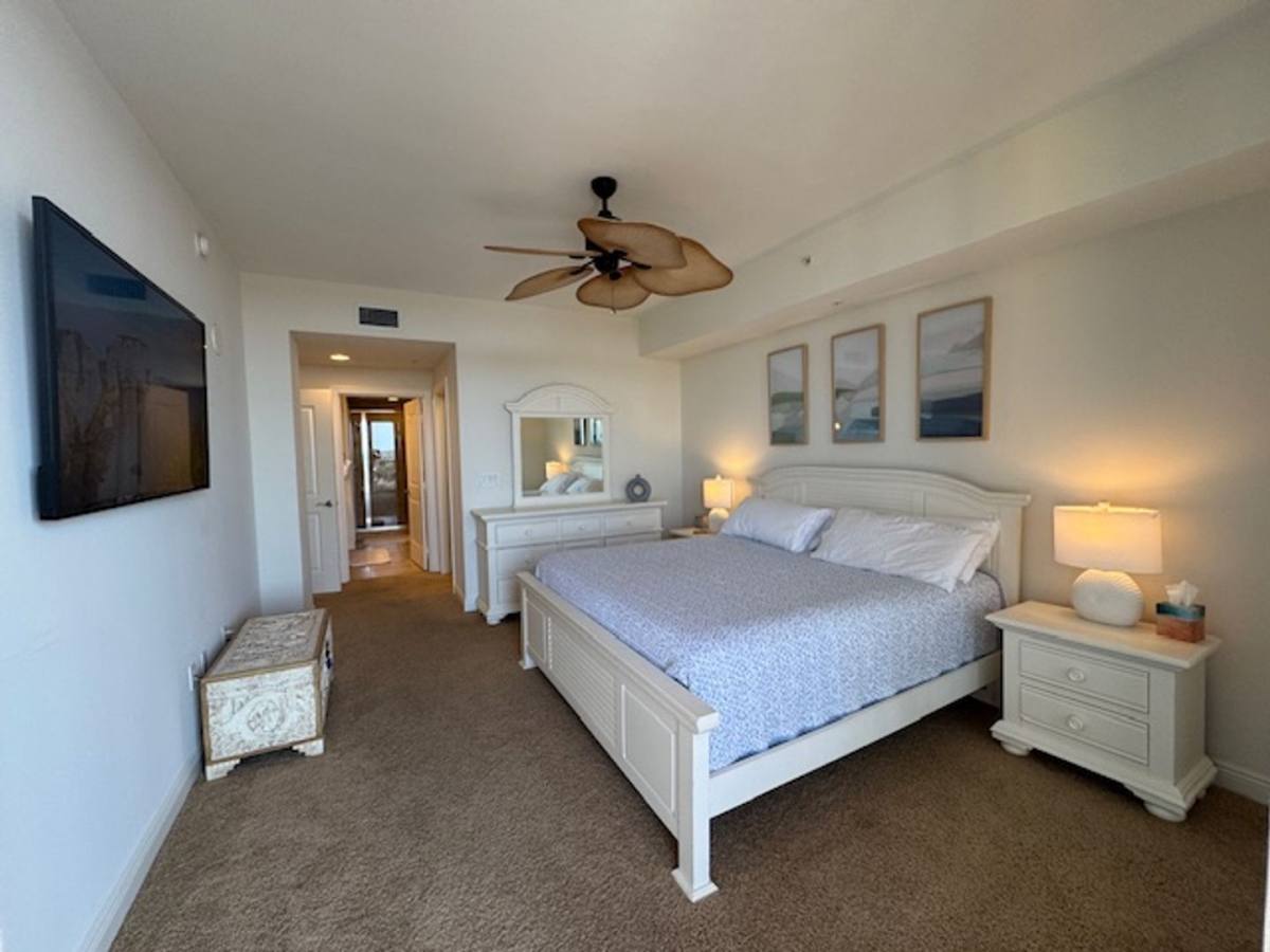 Apartment for rent at 5781 Cape Harbour Dr, Cape Coral, FL 33914