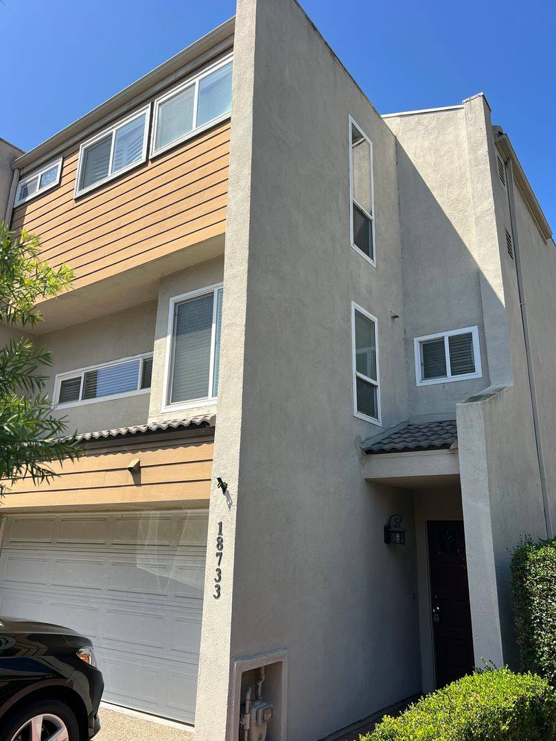Condo for rent at 18733 Racquet Lane, Huntington Beach, CA 92648