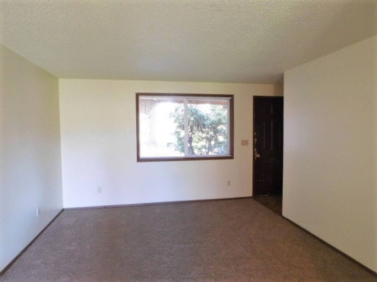 Apartment for rent at 410-416 SE 7th Ave, Mill City, OR 97360