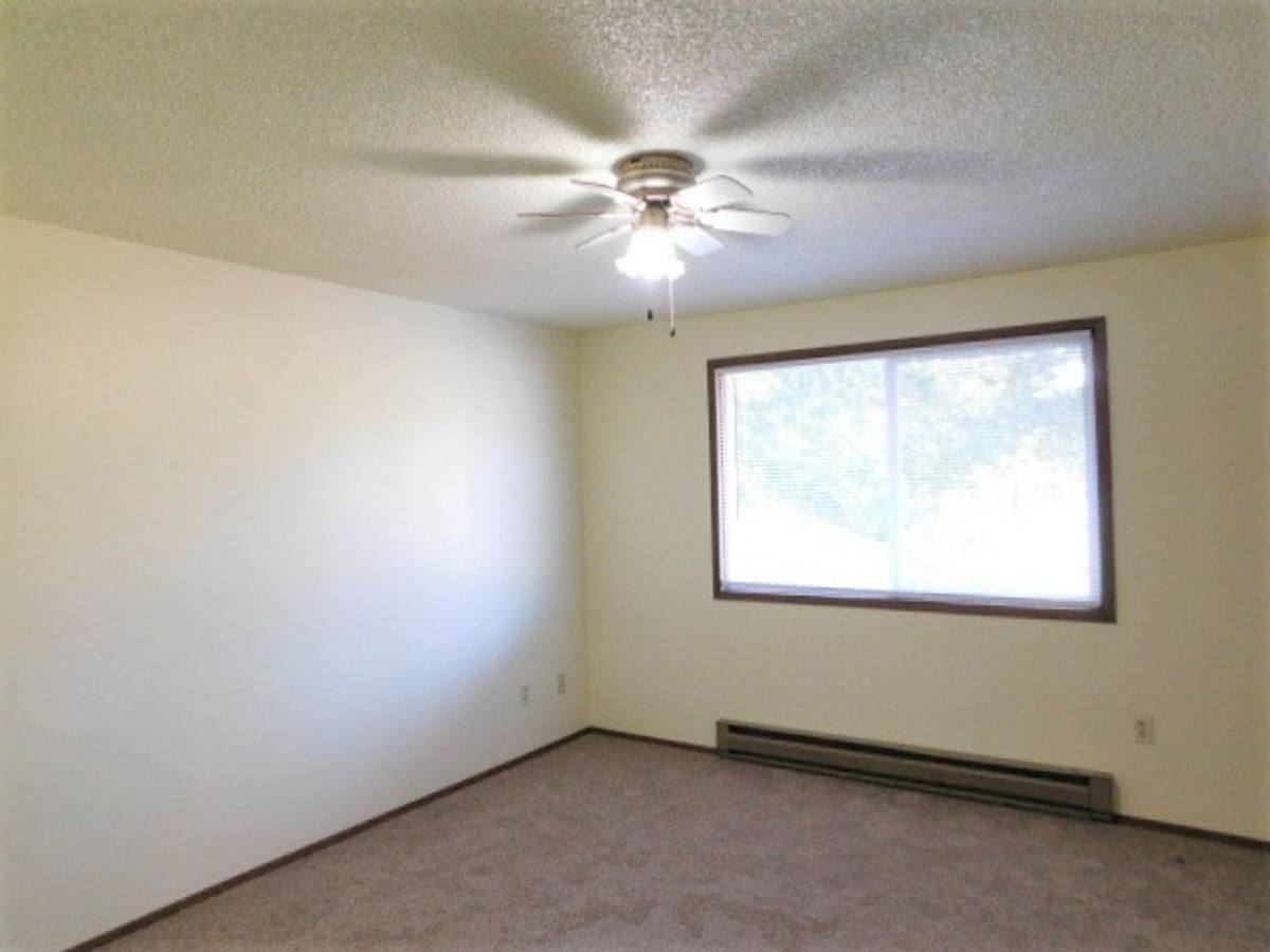 Apartment for rent at 410-416 SE 7th Ave, Mill City, OR 97360