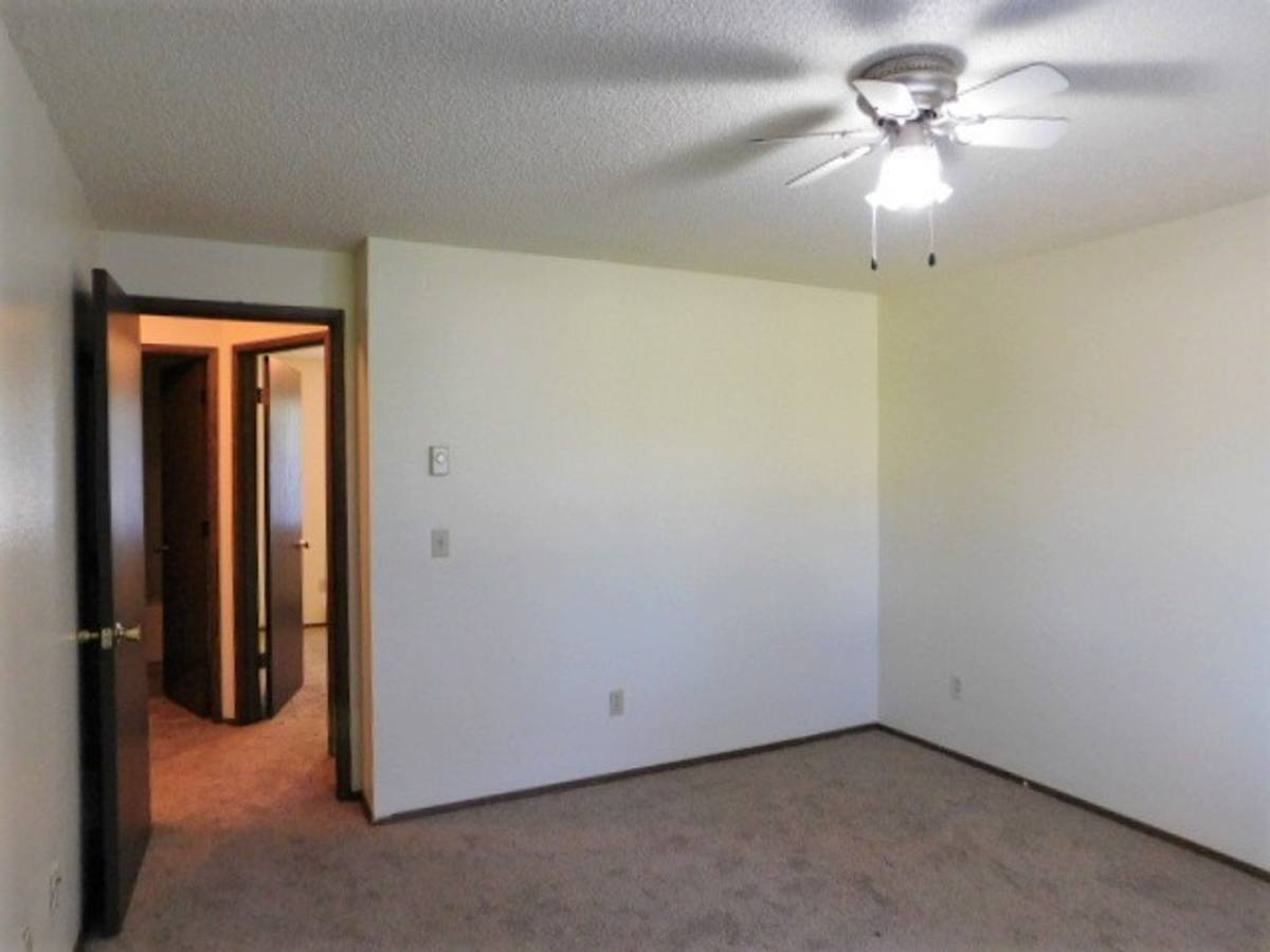 Apartment for rent at 410-416 SE 7th Ave, Mill City, OR 97360