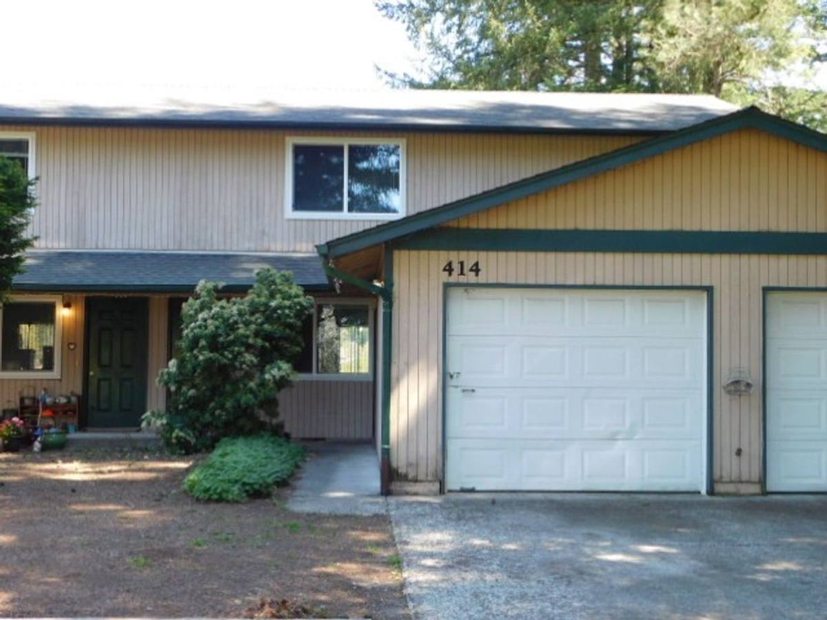 Apartment for rent at 410-416 SE 7th Ave, Mill City, OR 97360