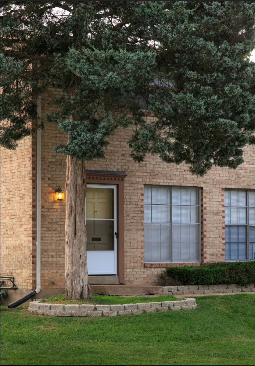 Townhouse for rent at 9675 Muriel Ave, Saint Louis, MO 63114