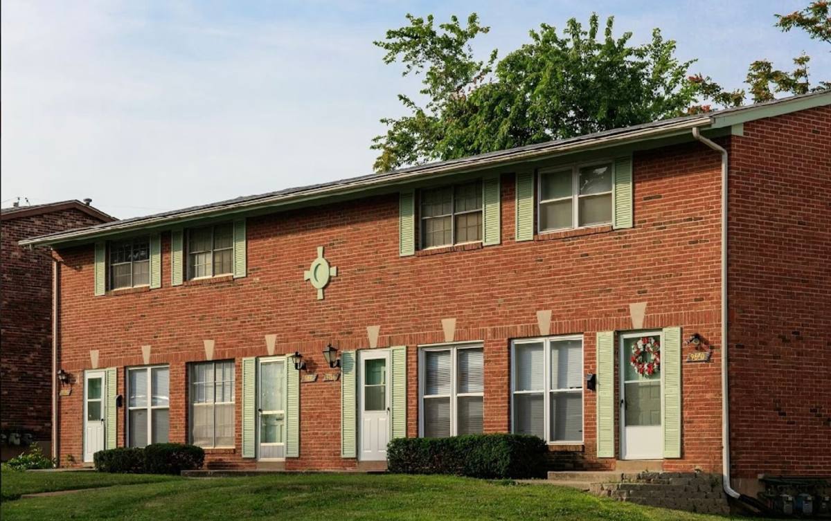 Townhouse for rent at 9675 Muriel Ave, Saint Louis, MO 63114