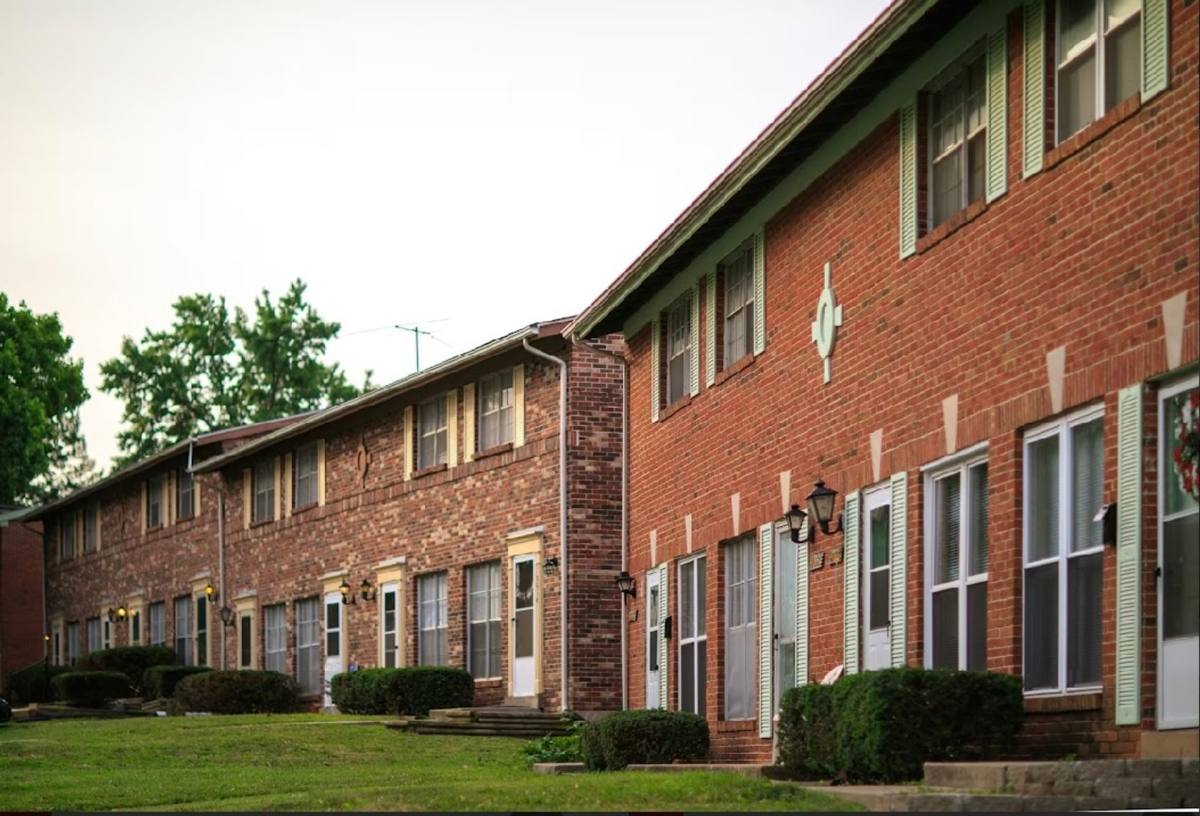 Townhouse for rent at 9675 Muriel Ave, Saint Louis, MO 63114