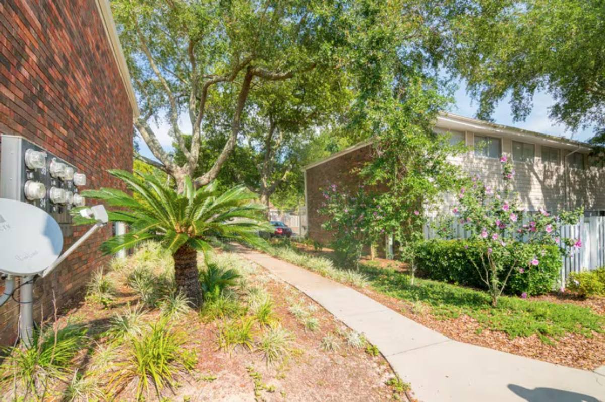 Apartment for rent at 1667 Irish Hill Dr, Biloxi, MS 39531