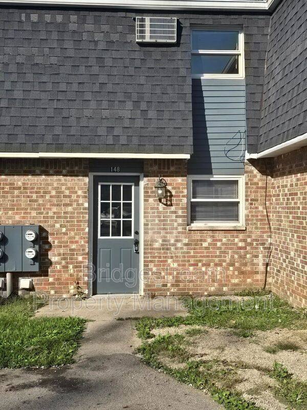 Townhouse for rent at 148 Forest St, Fairborn, OH 45324
