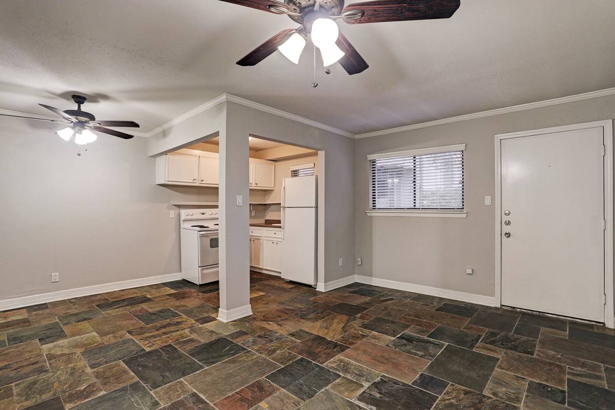 Apartment for rent at 405 Hawthorne, Houston, TX 77006