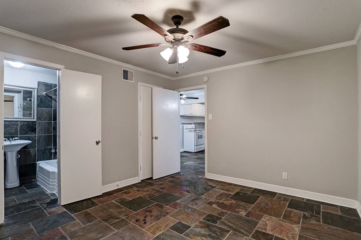 Apartment for rent at 405 Hawthorne, Houston, TX 77006