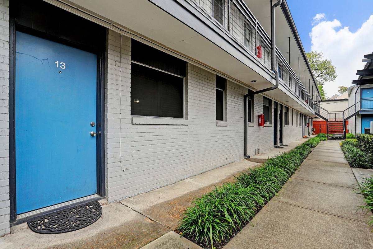 Apartment for rent at 405 Hawthorne, Houston, TX 77006
