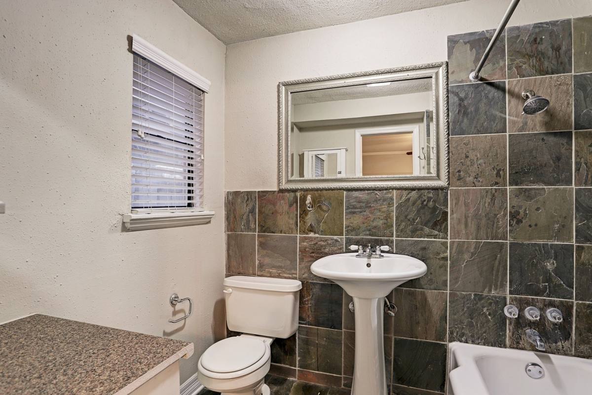 Apartment for rent at 405 Hawthorne, Houston, TX 77006