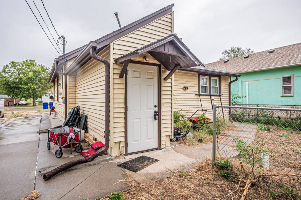 Apartment for rent at 413 1 2 W, Junction City, KS 66441