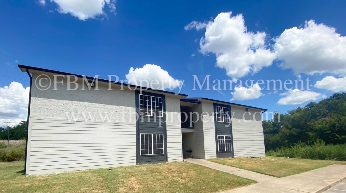 Apartment for rent at 1020 Northwood Blvd, Corsicana, TX 75110