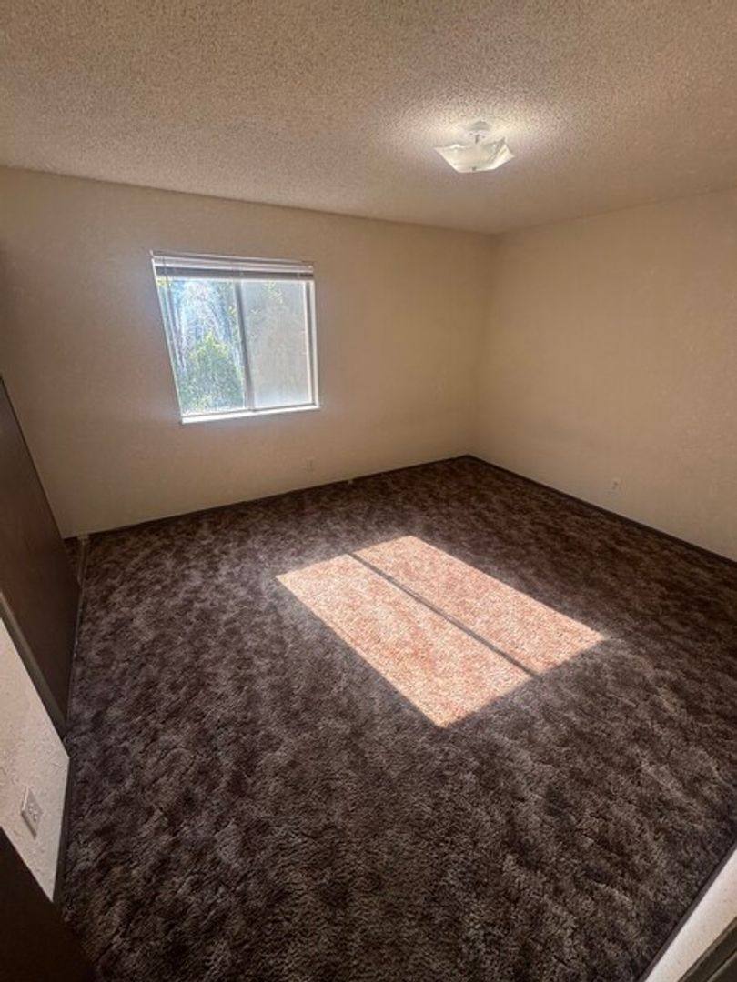 Apartment for rent at 1451 Pineville Rd, Neosho, MO 64850